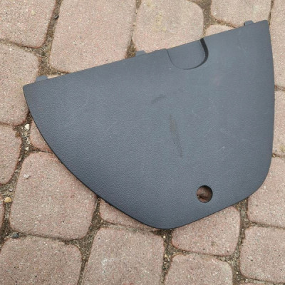 Obudowa osłona zaślepka bagażnika tapicerka prawa Opel Corsa E 13308132