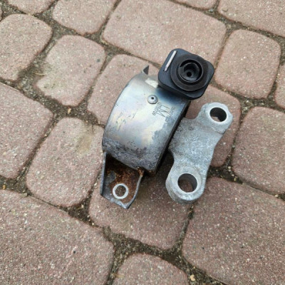 Poduszka łapa silnika LM 1.2 1.4 benzyna Opel Corsa E Corsa D 13130739