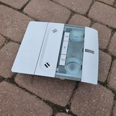 Lampka podsufitki wnętrza kabiny Opel Corsa E Corsa D Zafira B 13170644