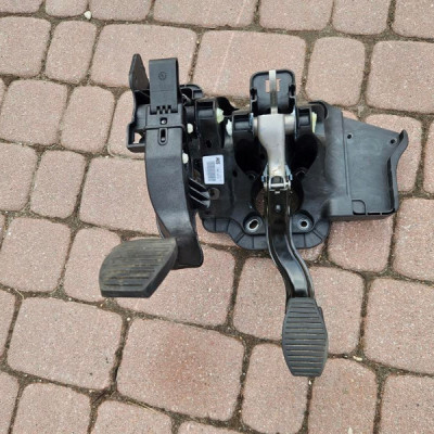 Pedał pedały zestaw EUROPA 1.2 1.4 Opel Corsa E 39011432