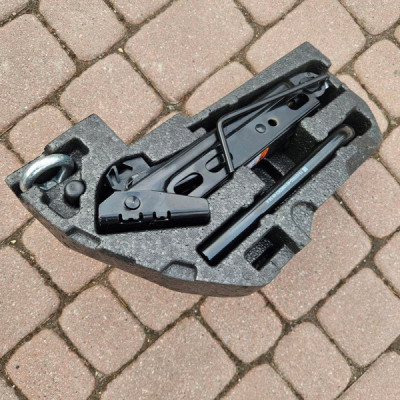 Zestaw naprawczy koła lewarek klucz wkrętka Opel Corsa E 39011364