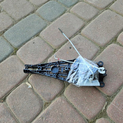 Podstawa klamki cięgna dzwignie otwierania lewa przód Opel Mokka MOKKA X