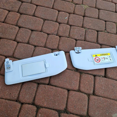 Daszek słonecznik pasażera podsufitki osłona Opel Corsa F