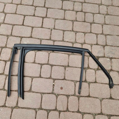 Listwa uszczelka zgarniacz drzwi tył tylnych Opel Corsa F E-Corsa