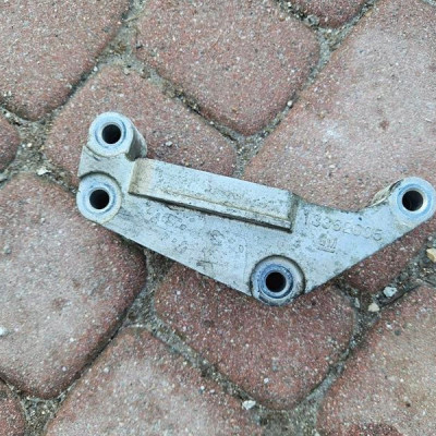 Uchwyt mocowanie silnika łapa wspornik 1.6CDTI Opel Meriva B 13362005