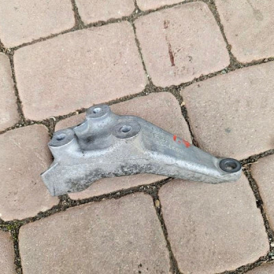 Łapa wspornik uchwyt skrzyni biegów Opel Astra J 4 IV 13248569 F4