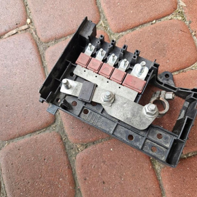 Klema plusowa QN bezpieczniki Opel Astra J 4 IV 13302307