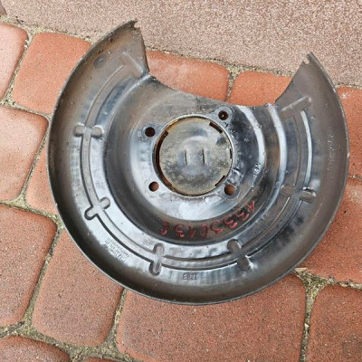 Obudowa osłona tarczy tył tylnej lewa Opel Astra J 4 IV 13330136