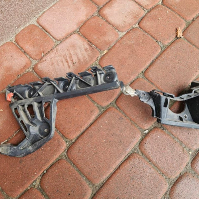 Ślizg tył tylny lewy 5 drzwi HB Opel Astra J 4 IV 13368087