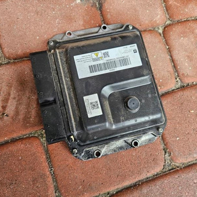 Komputer sterownik silnika 1.7 D Opel Astra J 4 IV 55577647 MB275800-8884