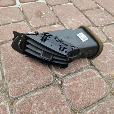 Kratka nawiewu deski nadmuchu lewa srodkowa Opel Astra J 4 IV 13303925