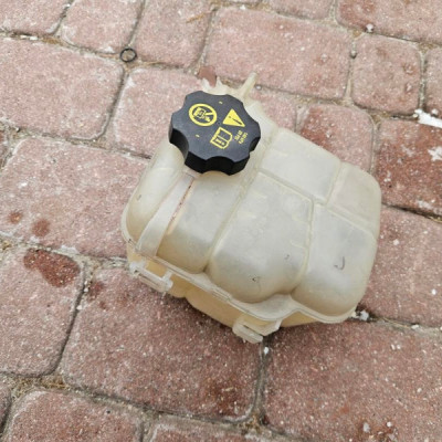 Zbiorniczek wyrównawczy z czujnikiem Opel Astra J 4 IV 13393368