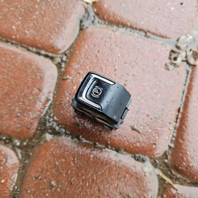 Przełącznik hamulca ręcznego włacznik Opel Astra J 4 IV Zafira C 20843230