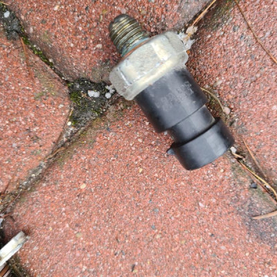 Zawór czujnik oleju cisnienia OPC Opel Astra J 4 IV 12635992