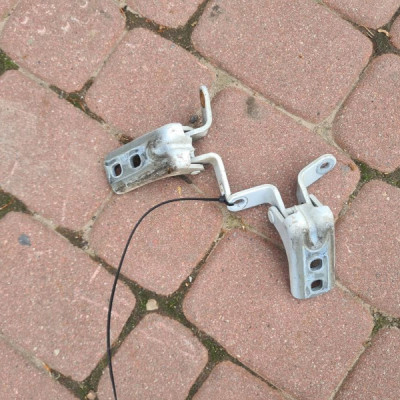 Zawias zawiasy drzwi przód przedni lewy lewe kpl Opel Astra J 4 IV