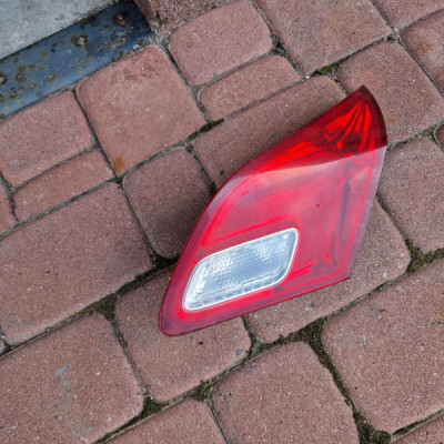 Lampa tył tylna prawa 5 drzwi HB EUROPA jasna Opel Astra J 4 IV