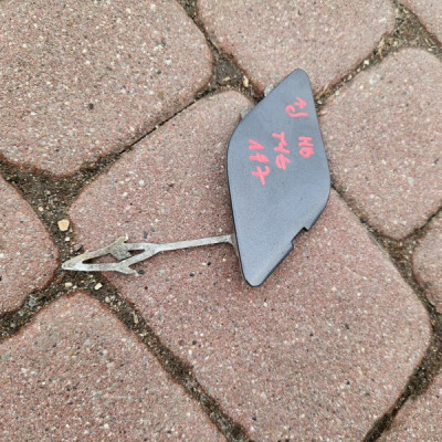 Zaślepka zderzaka tył tylna haka wkrętki Z177 HB 5 drzwi Opel Astra J 4 IV