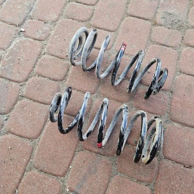 Sprężyna sprężyny tył tylna tylne komplet HB 5 drzwi Opel Astra J 4 IV