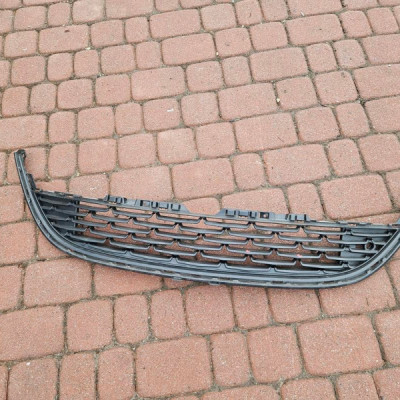 Kratka zderzaka środkowa LIFT uszk Opel Astra J 4 IV