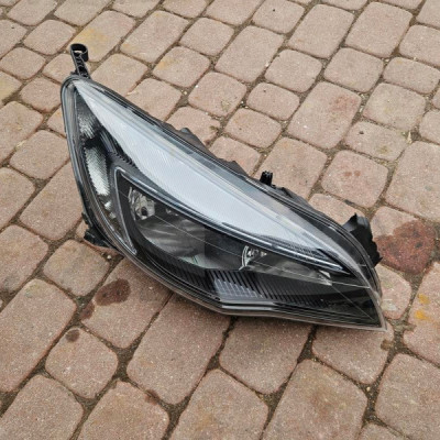 Lampa czarna przednia EUROPA prawa Opel Astra J 4 IV 13365291