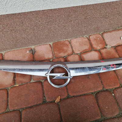 Chrom grilla przedniego grill emblemat znaczek Opel Astra J 4 IV 13264451