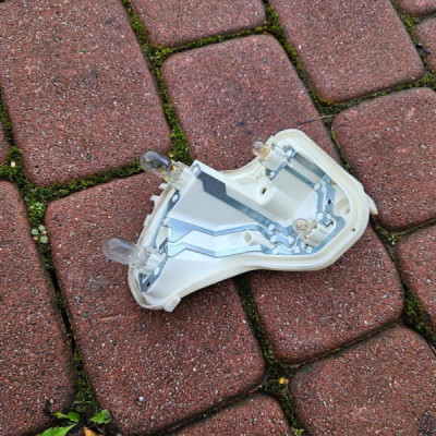 Ramka podstawa oprawka lampy tył tylnej prawa HB Opel Astra J 4 IV