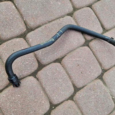 Przewód chłodnicy wody zbiorniczka 1.4 1.2 Opel Astra J 4 IV 13251447