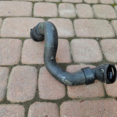 Przewód chłodnicy wody chłodnicy 1.4 1.2 Opel Astra J 4 IV 13251435