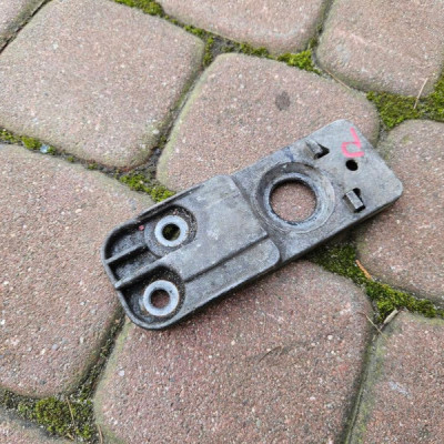 Wspornik uchwyt chłodnicy dolny aluminiowy Opel Astra J 4 IV 13337826