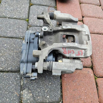 Zacisk tył tylny lewy elektryczny jażmo TOYOTA CH-R CHR C-HR