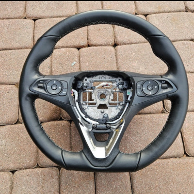 Kierownica skórą OPC GSI Podgrzewana ścięta Opel Corsa F A38