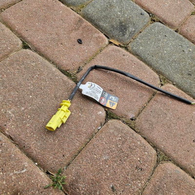 Kostka wtyczka czujnika pieszego naboju maski Opel Insignia B 39169701