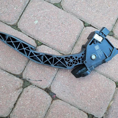 Pedał gazu pedały EUROPA Opel Insignia B FL 84657614