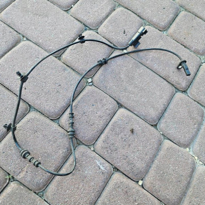 Czujnik ABS przód przedni koła EU Opel Insignia B FL 84613188