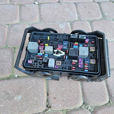 Skrzynka bezpieczników 2.0D 174KM EU Opel Insignia B FL 39200663