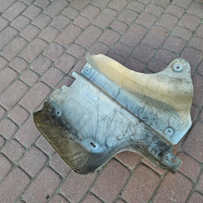 Osłona termiczna obudowa zbiornika paliwa Opel Insignia B FL 2333324C