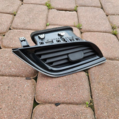 Kratka nawiewu deski dekor carbon prawa EU Opel Insignia B FL YR002012