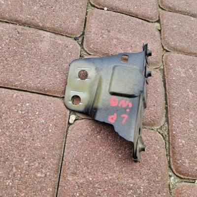 Uchwyt mocowanie wpornik błotnika lewy Opel Insignia B FL 39066642