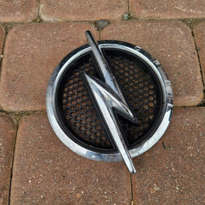 Znaczek logo grilla przedniego emblemat Opel Insignia B FL 39197633