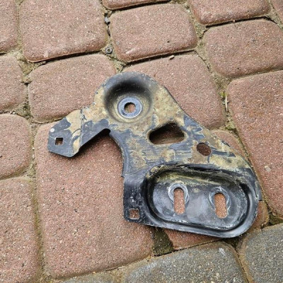 Uchwyt mocowanie sanek wspornik chłodnic Opel Insignia B FL 22R 84684245