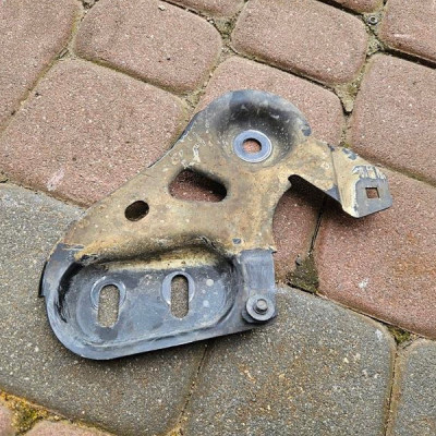 Uchwyt mocowanie sanek wspornik chłodnic Opel Insignia B FL 22R 84684246