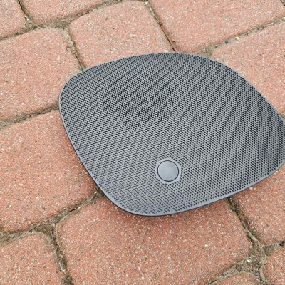 Obudowa osłona głośnika deski nasłonecznienia Opel Corsa E 39018429