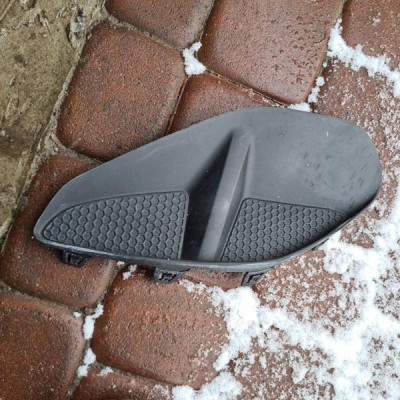 Zaślepka kratka zderzaka lewa osłona Opel Corsa F E- Corsa 9829334580