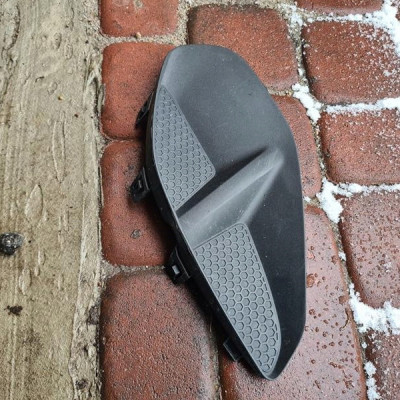 Zaślepka kratka zderzaka prawa osłona Opel Corsa F E- Corsa 9829334480