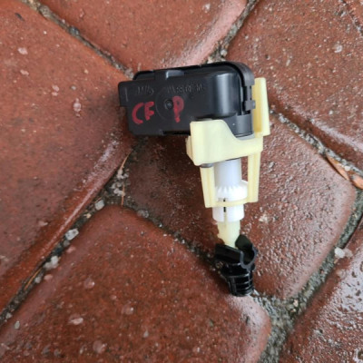 Silniczek regulacji lampy mechanizm Opel Corsa F E- Corsa