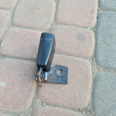 Zapinka kanapa pasa tył tylna EU Opel Corsa D 13274778