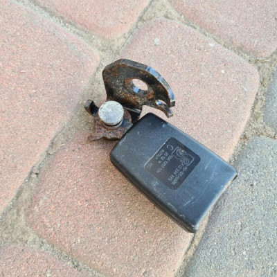 Zapinka kanapa pasa tył tylna EU Opel Corsa D 13274779