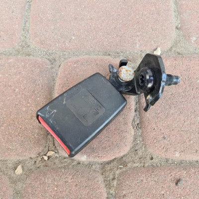 Zapinka kanapa pasa tył tylna EU Opel Corsa D 13225292