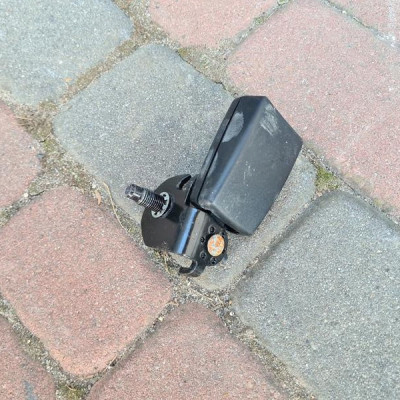 Zapinka kanapa pasa tył tylna EU Opel Corsa D 13225291