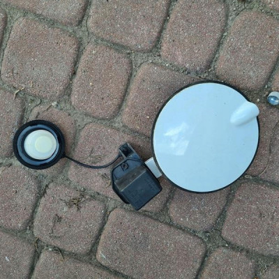 Klapka wlewu paliwa Z40r EU Opel Corsa D 13183306